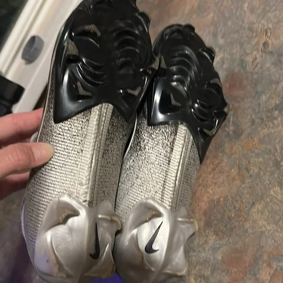 Nike Vapor Black and Silver Football Cleats - Picture 4 of 4